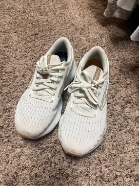 Brooks Women’s Neutral Running Shoes - Cream/Tan Accents